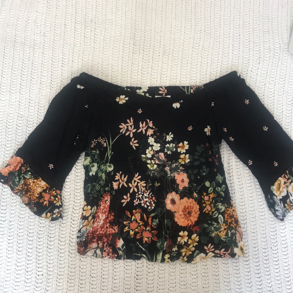 Off the shoulder floral long sleeve